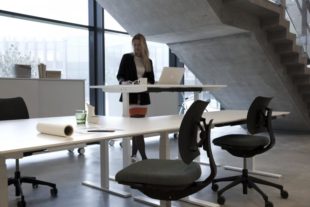 q20-skrivbord-dansk-enkelhet